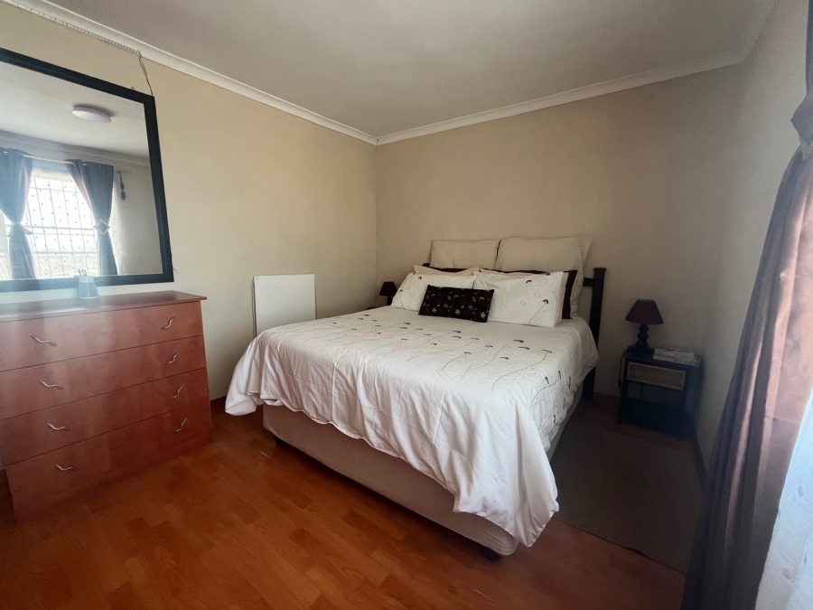 2 Bedroom Property for Sale in Lentegeur Western Cape